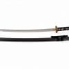 katana-med-skarpt-blad-og-træskede