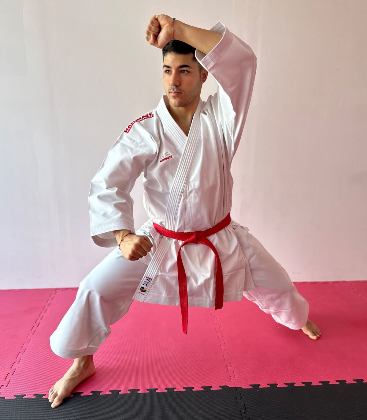 Vendbar kimono Karate Kamikaze Premier Kata AKA/AHO, broderede skuldre i rød og blå 5 Kamikaze