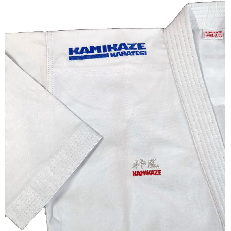 Vendbar kimono Karate Kamikaze Premier Kata AKA/AHO, broderede skuldre i rød og blå 7 karatedragt
