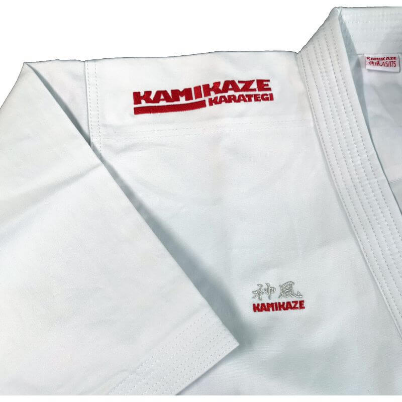 Vendbar kimono Karate Kamikaze Premier Kata AKA/AHO, broderede skuldre i rød og blå 6 karatedragt